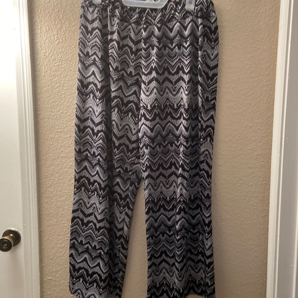 Slightly worn, Dynamite palazzo pants, very stretchy, Size L